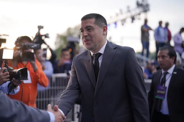 Riquelme, en Paraguay para una reunión de CONMEBOL.