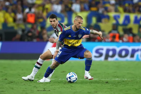 Benedetto sumó minutos en la final: ingresó en el ST por Cavani
