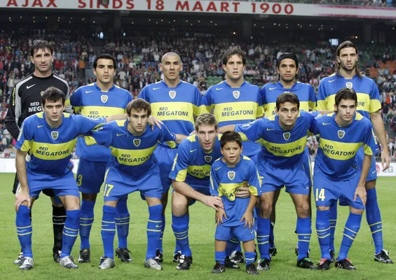 Guillermo Marino (a la izquierda, en la fila inferior), integrante de un Boca que hizo historia entre 2005 y 2007 (FOTO: Boca Juniors) con apellidos tales como el de Roberto Abbondanzieri, Rodrigo Palacio, Martín Palermo y Fernando Gago, entre otros.