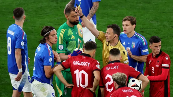 La nueva regla busca evitar tumultos que retrasen los partidos. (Getty)