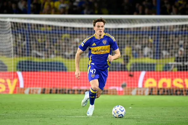 Jabes Saralegui jugó de lateral derecho en la práctica de Boca. (Imago)