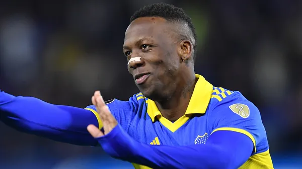 Advíncula renovará su contrato en Boca