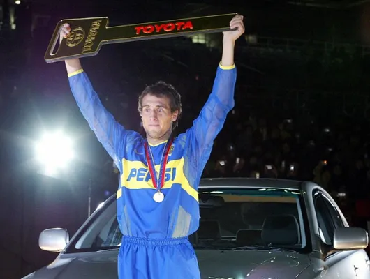 Matías Donnet ganó un auto Toyota en la Intercontinental 2003 ante el Milan (Getty)