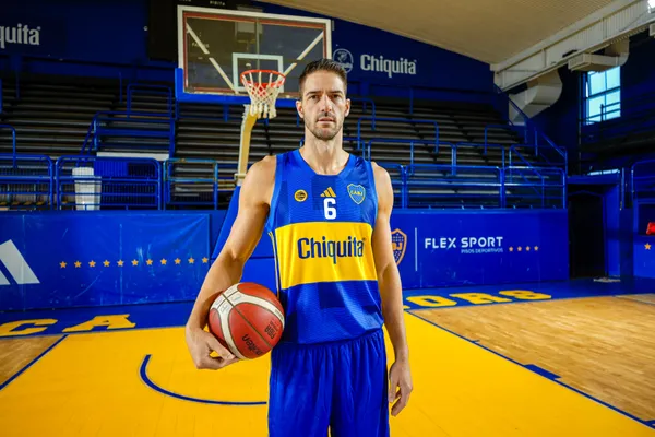 La camiseta titular de Boca básquet para esta temporada.