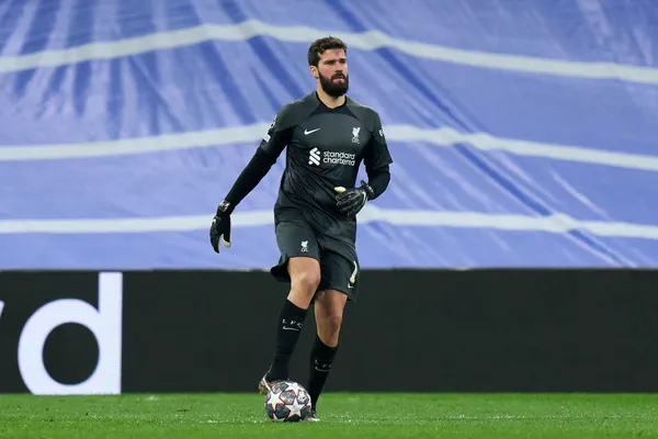 Alisson Becker sueña con jugar en La Bombonera. (Getty)