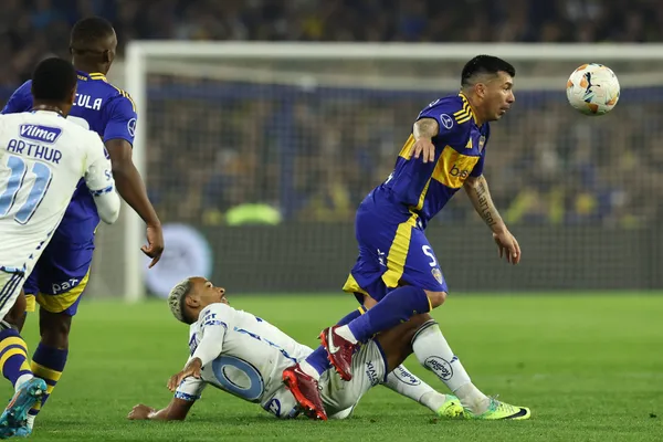 Se lesionó Gary Medel. (IMAGO) 
