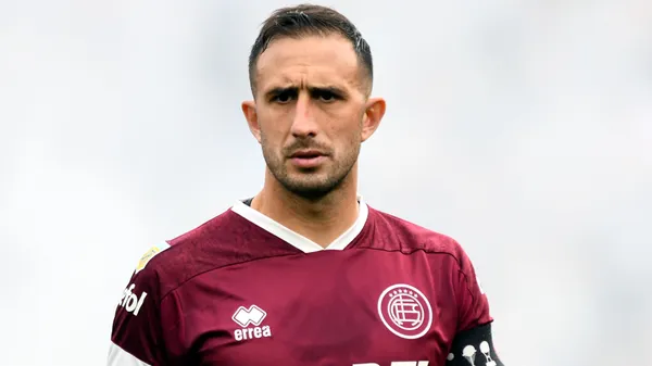 Izquierdoz, uno de los exBoca que volverá a La Bombonera con la camiseta de Lanús.