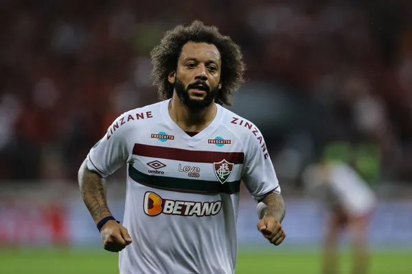 Noche para el olvido: silbidos de la hinchada para Marcelo