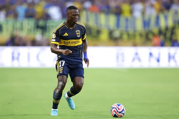 Luis Advíncula no es indiscutible en Boca. (Getty)