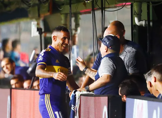 Carlos Tevez y Maradona en 2020 (Getty Images)