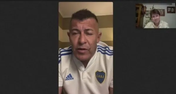 Giorgio Armas en díalogo con Jorge Almirón. 
