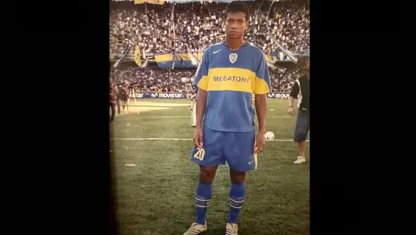 Fredy Guarín, en su tiempo de despegue en el fútbol, con la camiseta de Boca