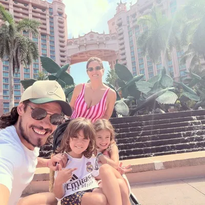Cavani, de vacaciones tras su salida de Boca. (Instagram)