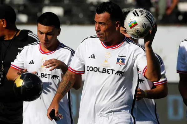 Esteban Paredes, en Colo Colo. (Imago)
