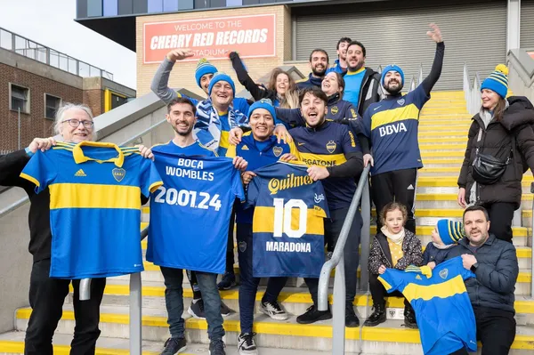 Hinchas de Boca visitaron al AFC Wimbledon.