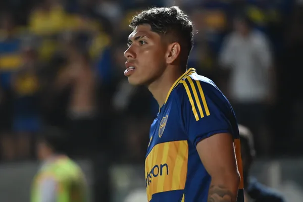 Carlos Palacios podría relegado al banco de suplentes. (Getty)