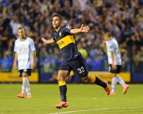 Paredes con la "32" que hoy lleva Ayrton Costa.