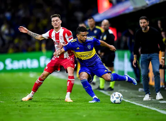 Kevin Zenón en un duelo contra Boca. (Getty)
