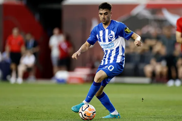 "Puede venir acá y va a jugar": Buonanotte habló sobre la chance de Barco a Brighton