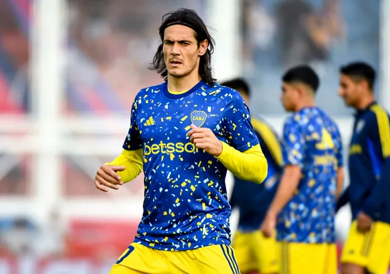 Cavani, en la entrada en calor antes del clásico vs. CASLA (Getty)