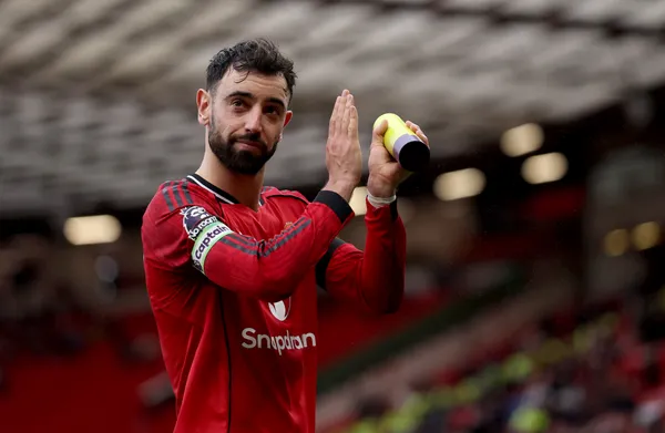Bruno Fernándes felicitó a Battaglia. (Getty)