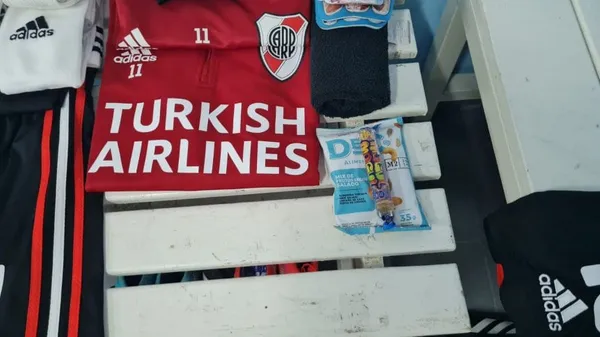 Caramelos, también en el vestuario de River.