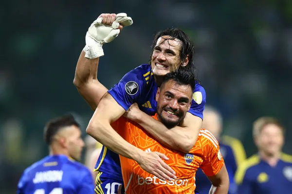 Edinson Cavani y Sergio Romero tras la clasificación a la final de la Copa Libertadores (Getty Images)