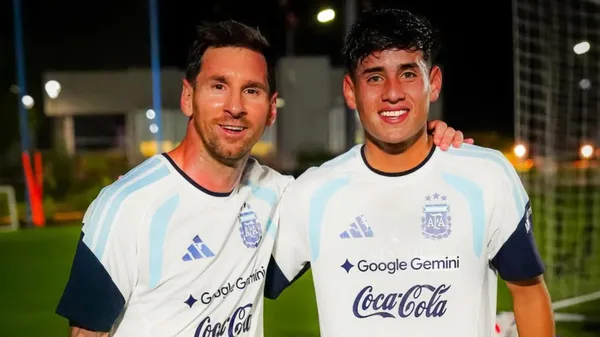 Aranda cumplió un sueño y estuvo con Messi. (Instagram)
