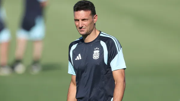 Scaloni mantendría a Paredse como titular.