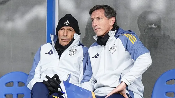 Úbeda y Juvenal Rodríguez, lideran la práctica de Boca en Ezeiza. (@javierphotogamma)