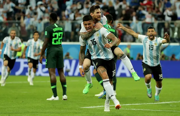 Marcos Rojo junto a Lionel Messi en Argentina vs. Nigeria en Rusia 2018 (Getty Images)