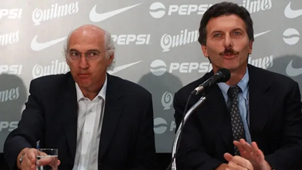 Bianchi junto a Macri en Boca. 