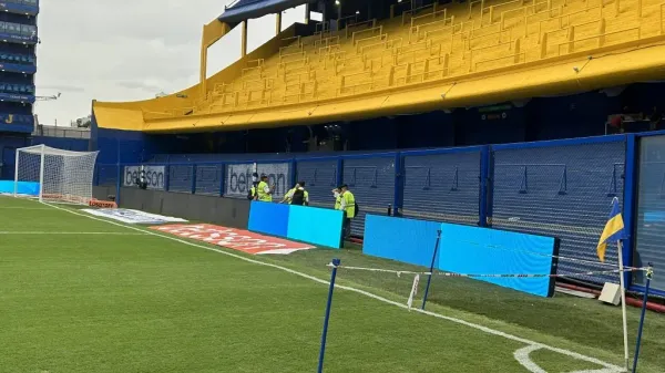 La quita de alambrados en la tribuna sur.
