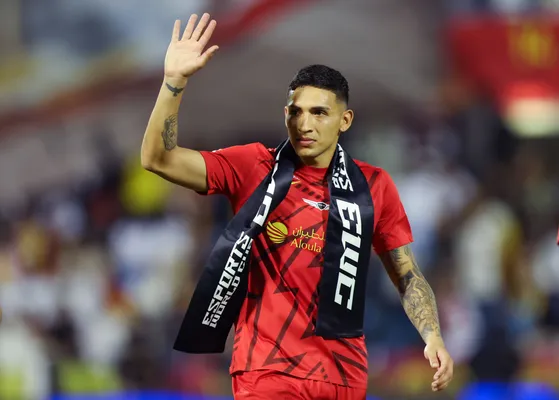 Equi Fernández es nuevo jugador de Bayer Leverkusen