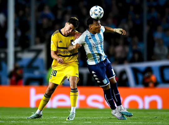 Anselmino, contra Racing. Ya jugó 4 partidos con la camiseta de Boca. (Getty)