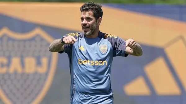 Gago define el equipo para enfrentar a Vélez.
