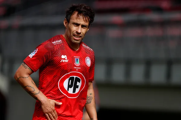 Jorge Valdivia, duro contra Palacios. (Imago)