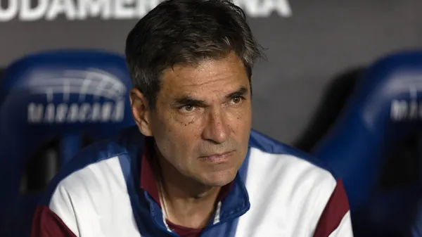 Pellegrino armó un 11 alternativo pensando en Boca.