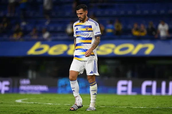 Paredes se retiró de La Bombonera con hielo en su tobillo. (Getty Images)