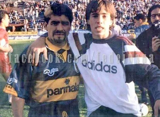 Maradona junto a un joven Pocho Insúa (