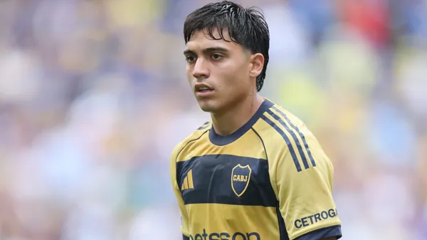 Zeballos aparece de titular en la delantera.