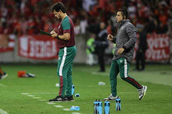 Los ayudantes de Diniz, a cargo. (Getty)