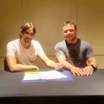 Diego Martínez junto al Chelo Delgado