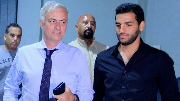 Mukhtar en un evento junto a José Mourinho. (Instagram)
