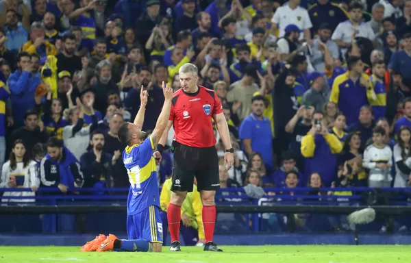 Marcelo Weigandt festejando su gol ante Colo Colo. (Getty)