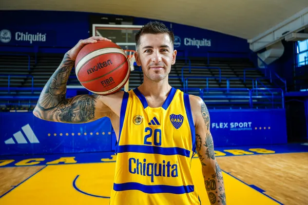 Un lujo: la nueva casaca suplente de Boca básquet.