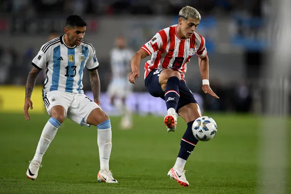 Sosa ante la Selección Argentina. (Imago)