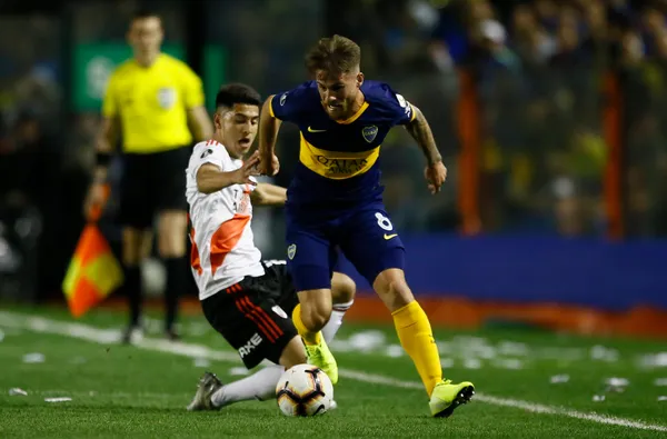 Alexis Mac Allister con la de Boca. Contra River. 