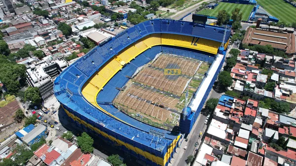 Así quedó el césped de La Bombonera.