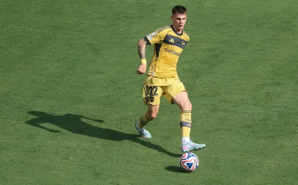 Kevin Zenón, respaldado por Miguel Russo. (Getty)